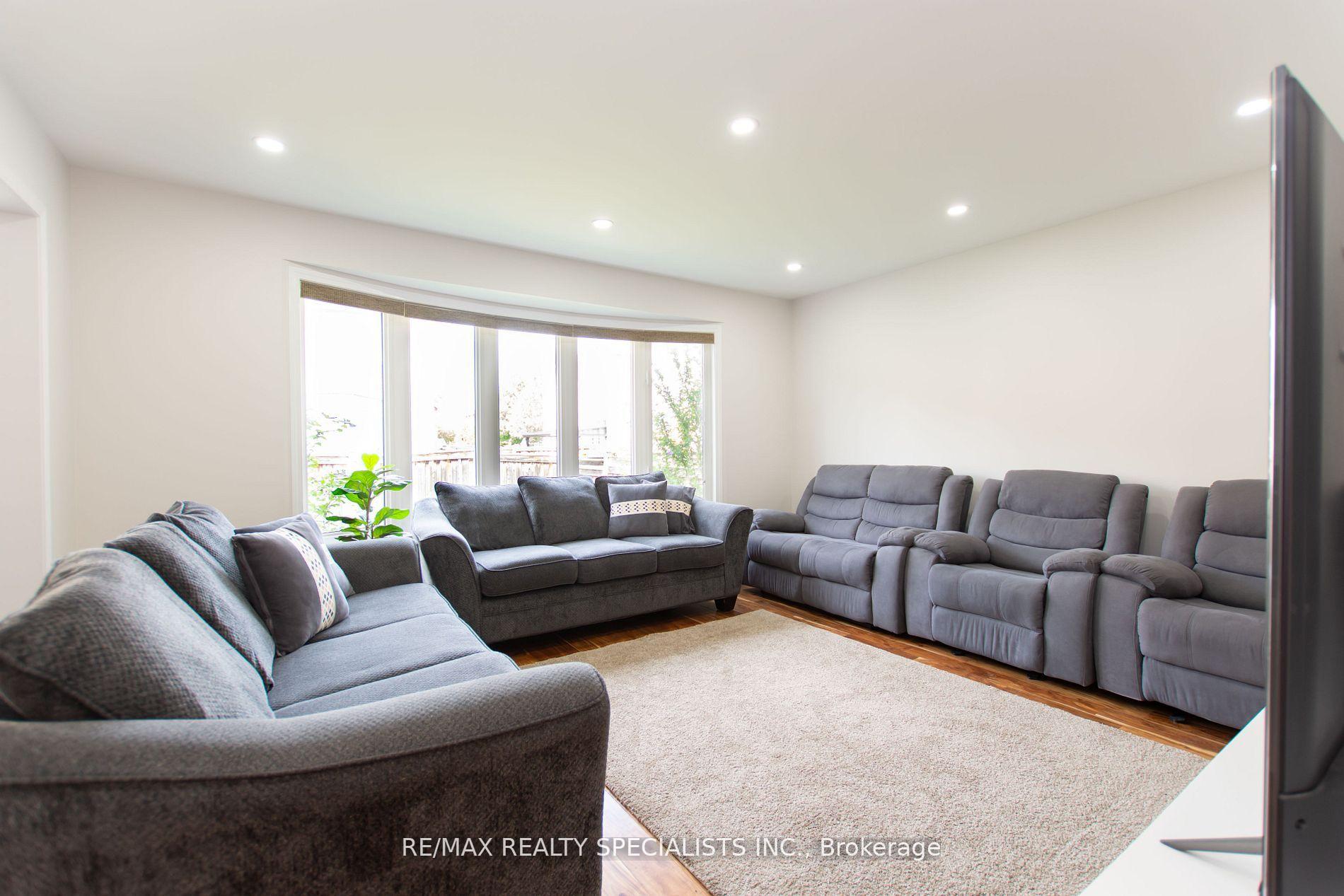 Photo 8 of 929 Philbrook Drive, Milton, Coates — HOMEH