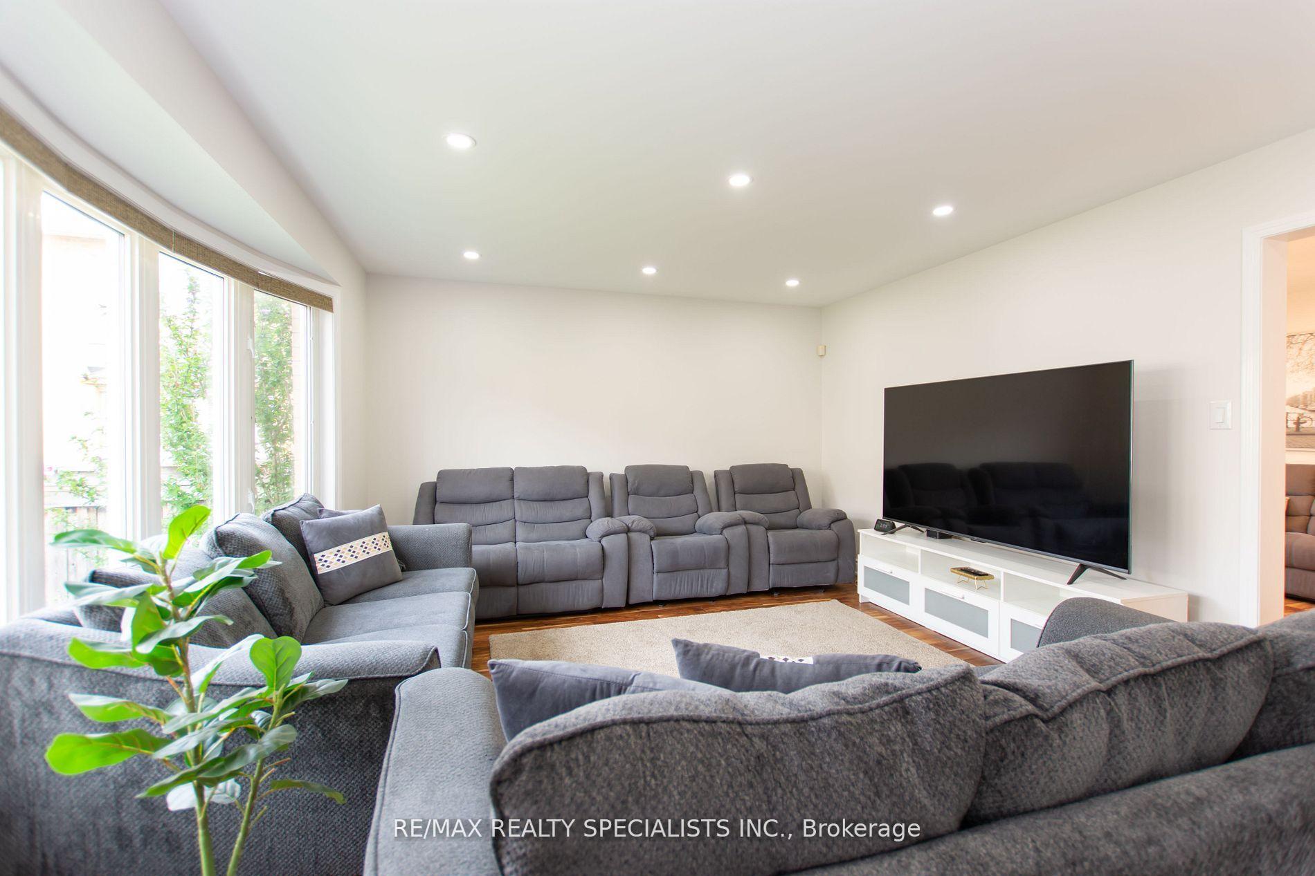 Photo 9 of 929 Philbrook Drive, Milton, Coates — HOMEH