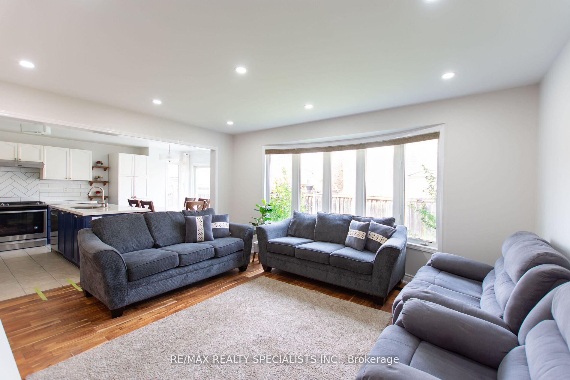 Photo 10 of 929 Philbrook Drive, Milton, Coates — HOMEH
