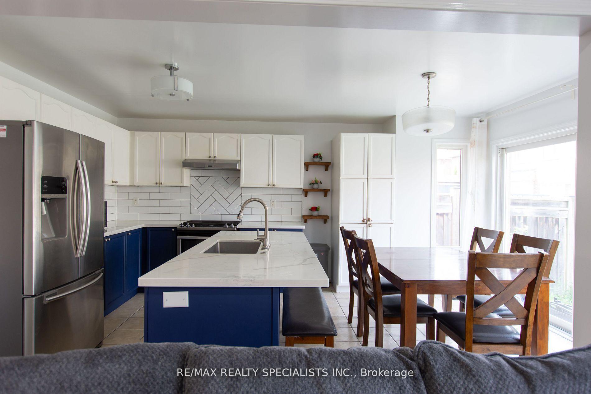 Photo 11 of 929 Philbrook Drive, Milton, Coates — HOMEH