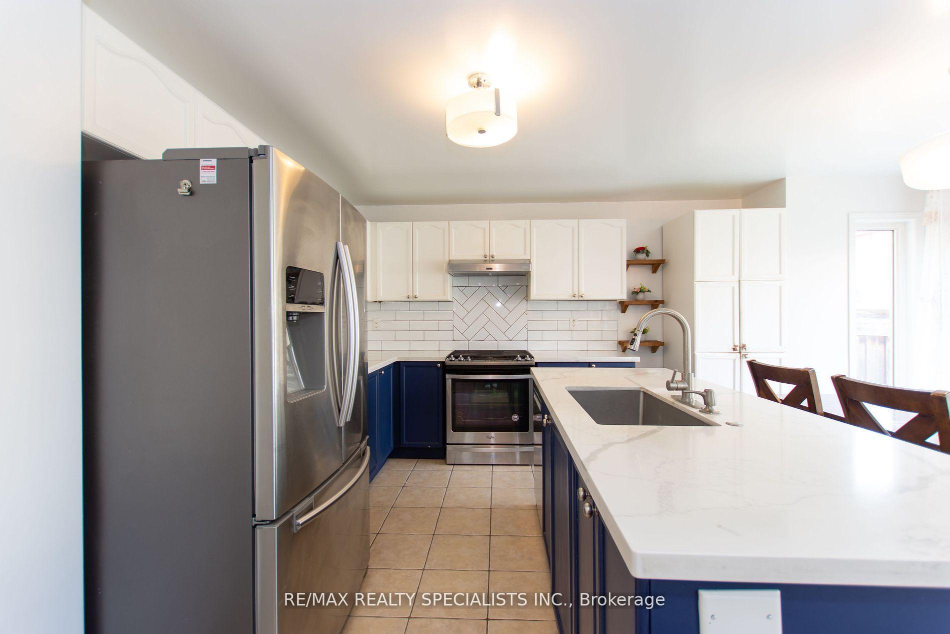 Photo 12 of 929 Philbrook Drive, Milton, Coates — HOMEH
