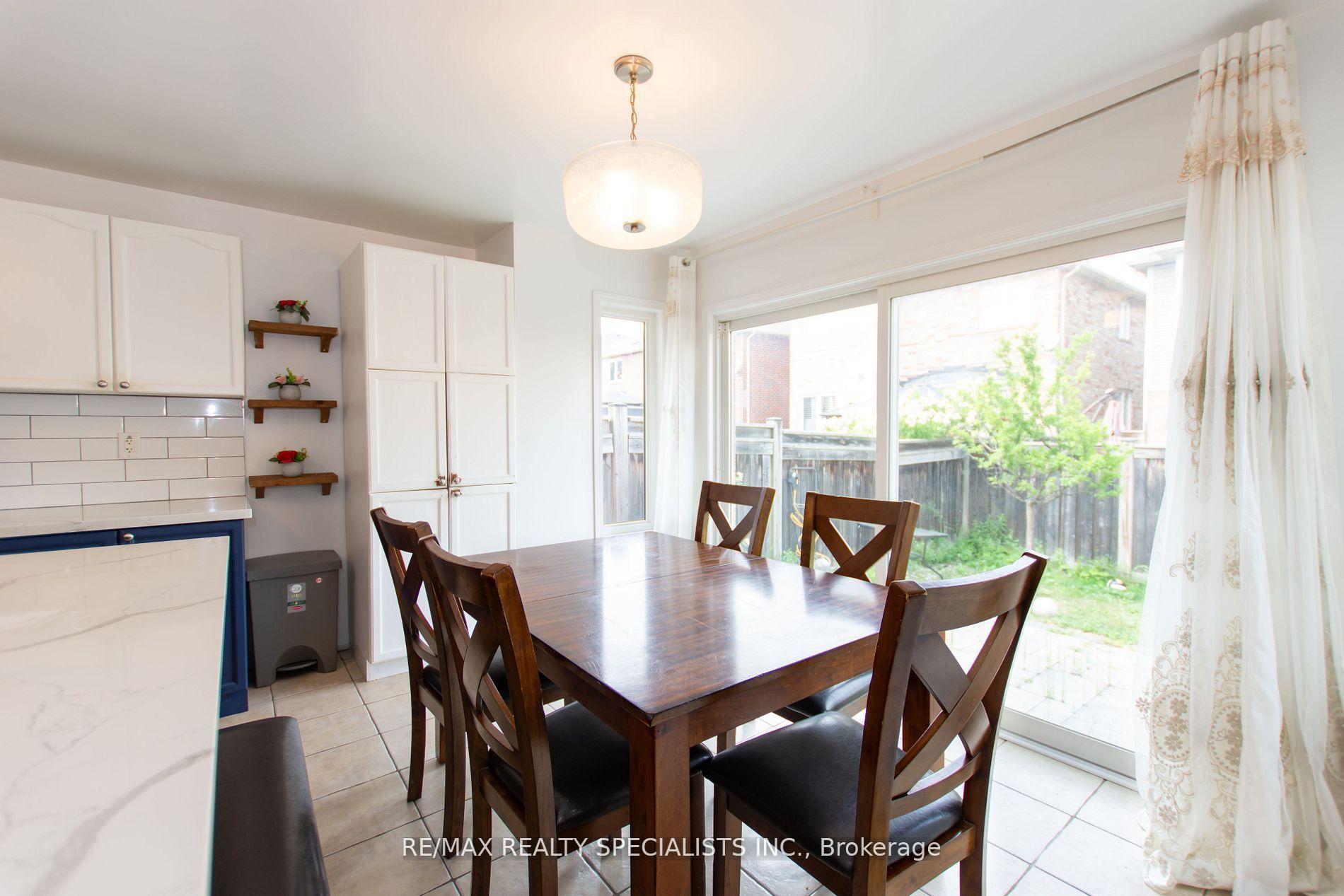 Photo 13 of 929 Philbrook Drive, Milton, Coates — HOMEH