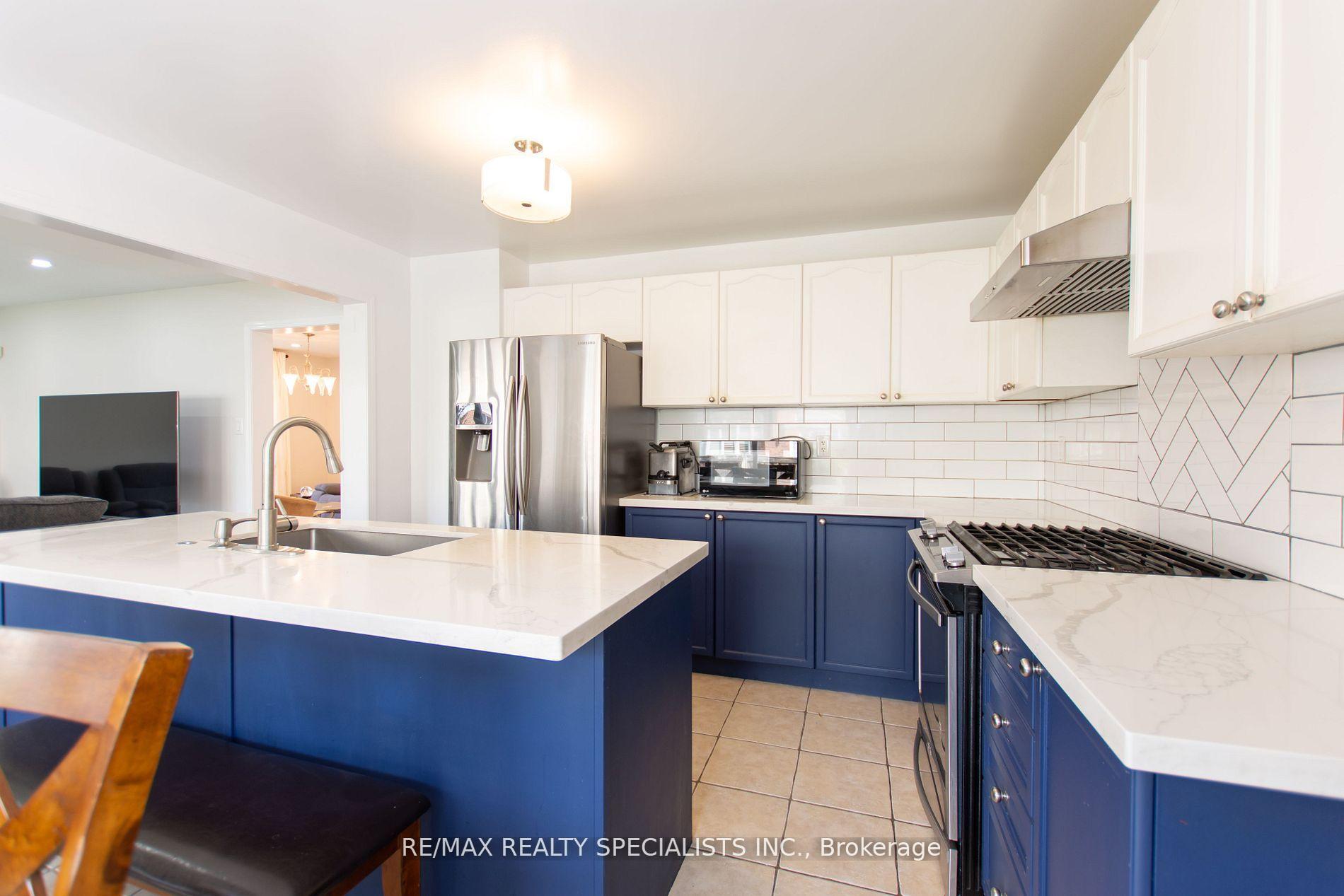 Photo 16 of 929 Philbrook Drive, Milton, Coates — HOMEH