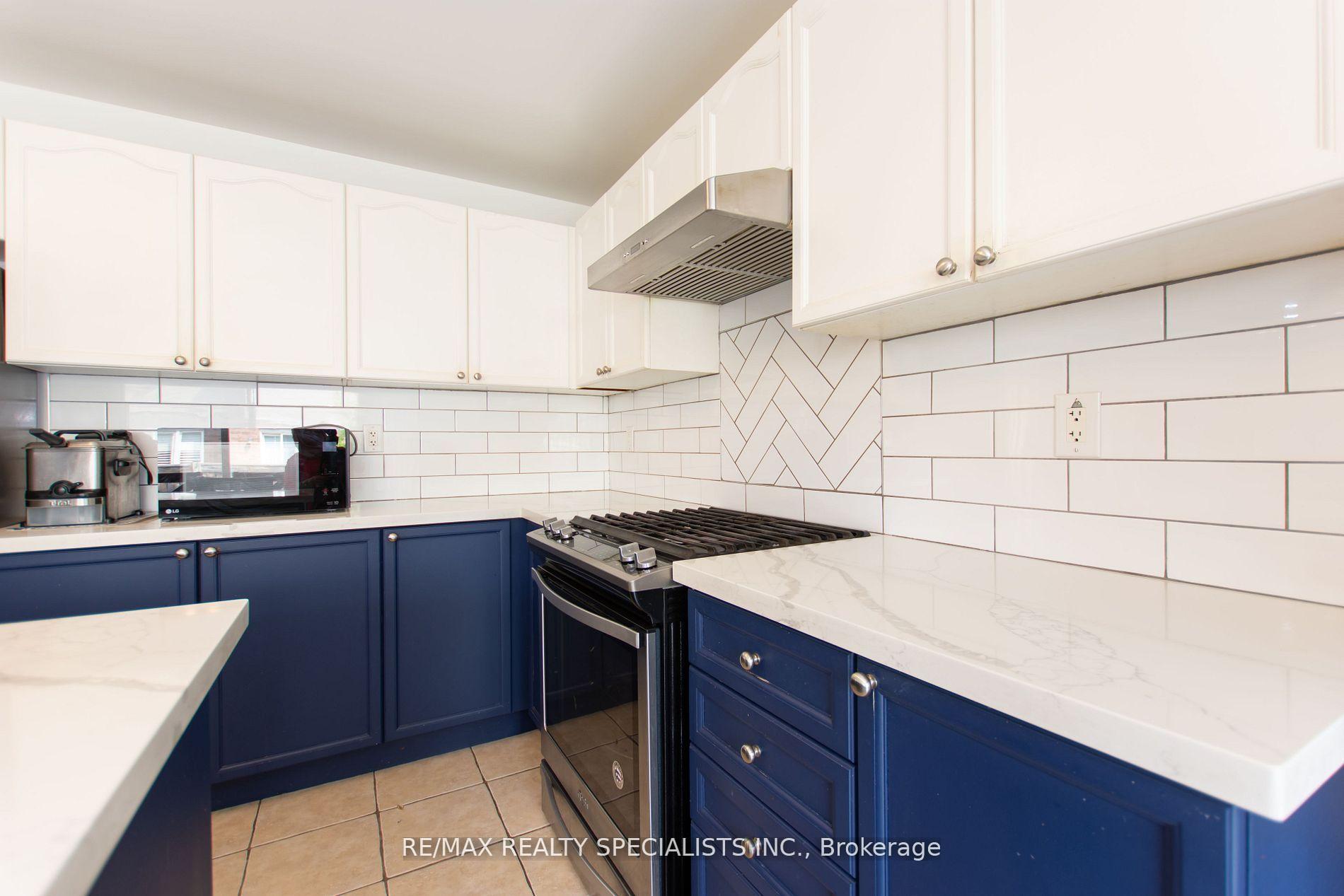 Photo 17 of 929 Philbrook Drive, Milton, Coates — HOMEH