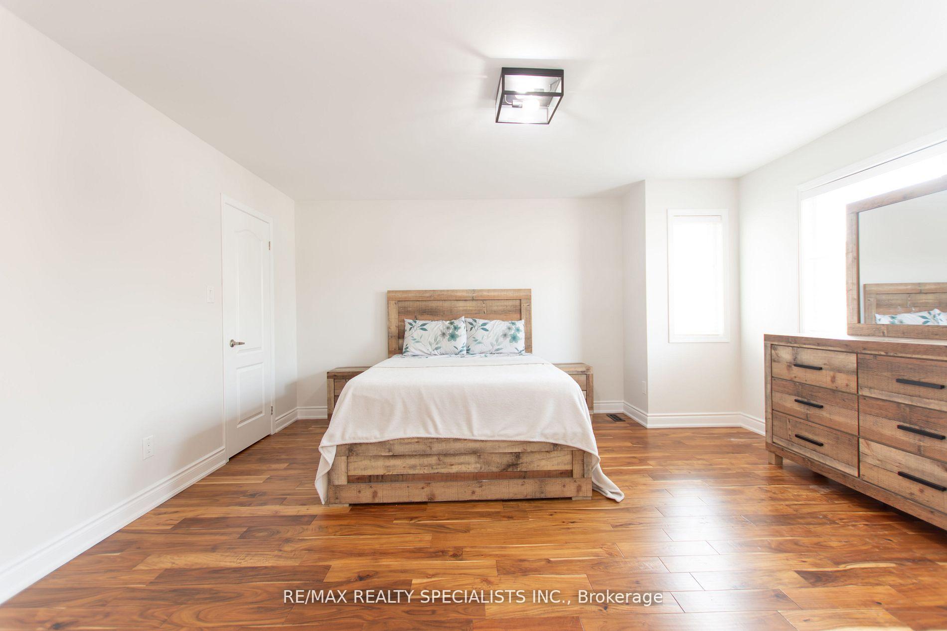 Photo 20 of 929 Philbrook Drive, Milton, Coates — HOMEH