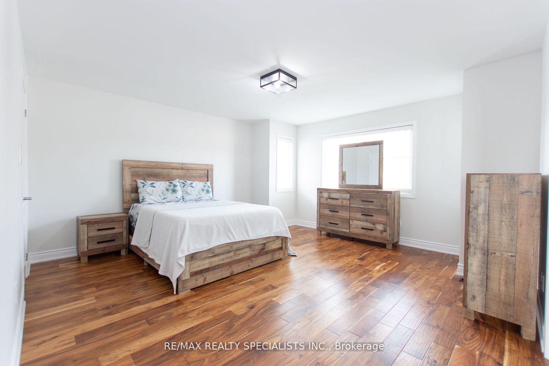 Photo 21 of 929 Philbrook Drive, Milton, Coates — HOMEH