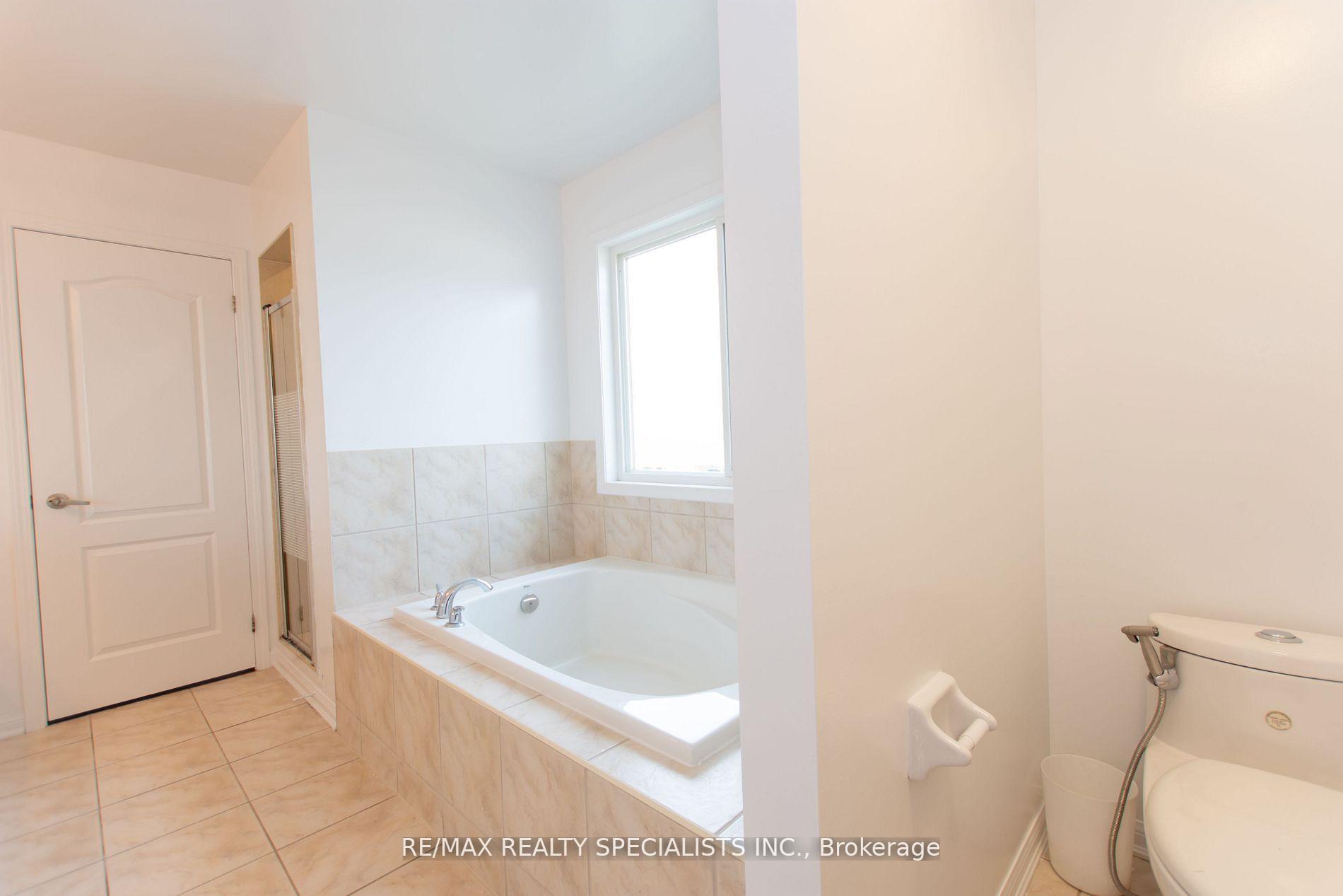 Photo 37 of 929 Philbrook Drive, Milton, Coates — HOMEH