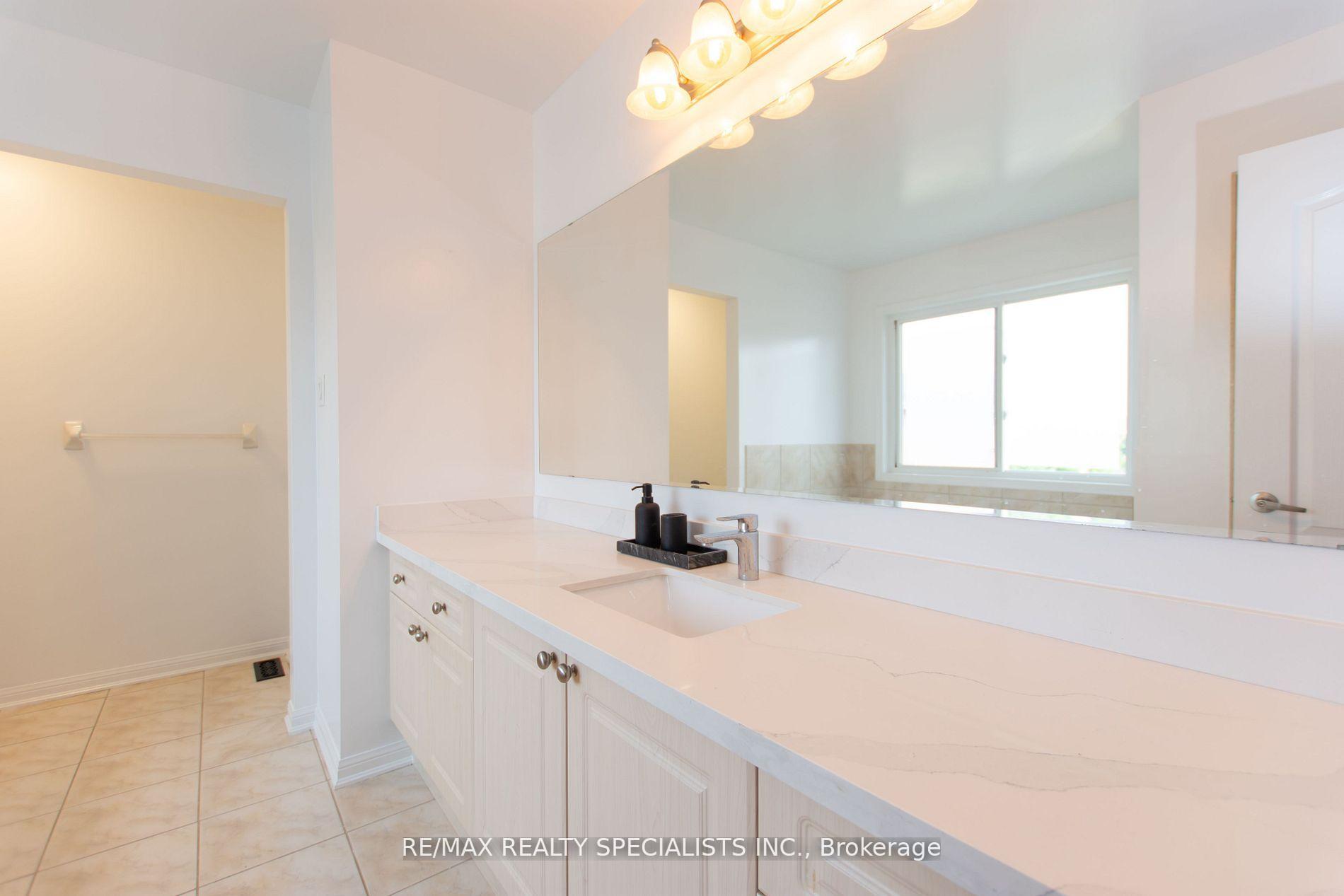 Photo 40 of 929 Philbrook Drive, Milton, Coates — HOMEH