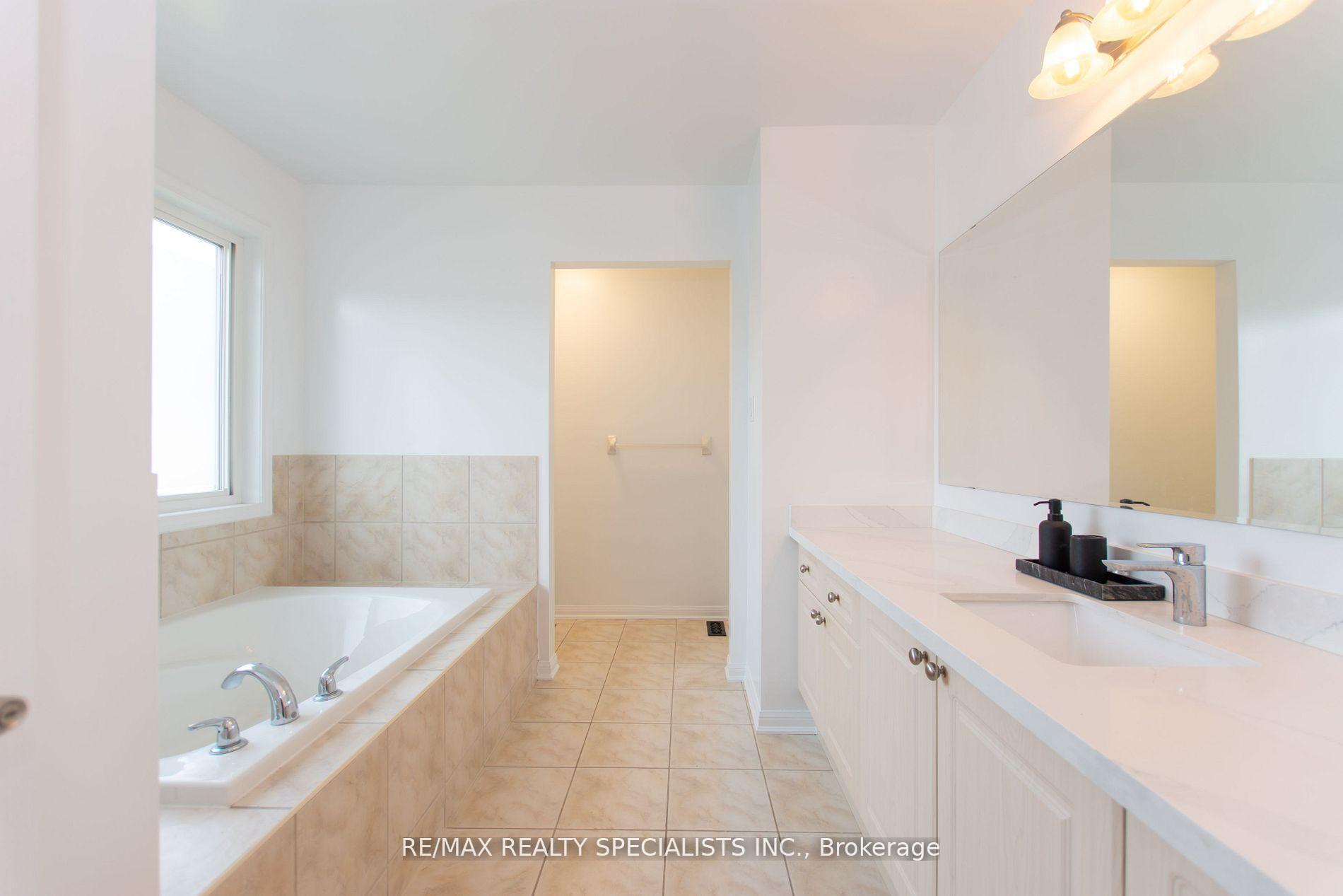 Photo 41 of 929 Philbrook Drive, Milton, Coates — HOMEH