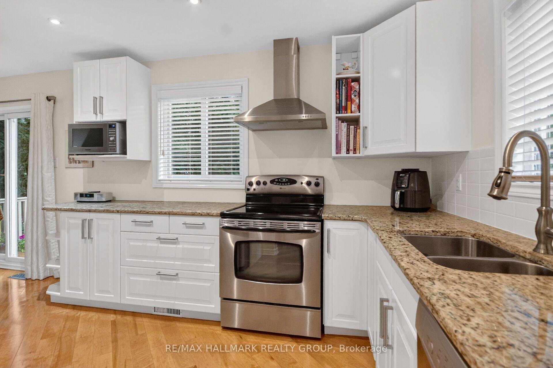 Photo 13 of 12 Ready Way, Ottawa, Barrhaven - Pheasant Run — HOMEH