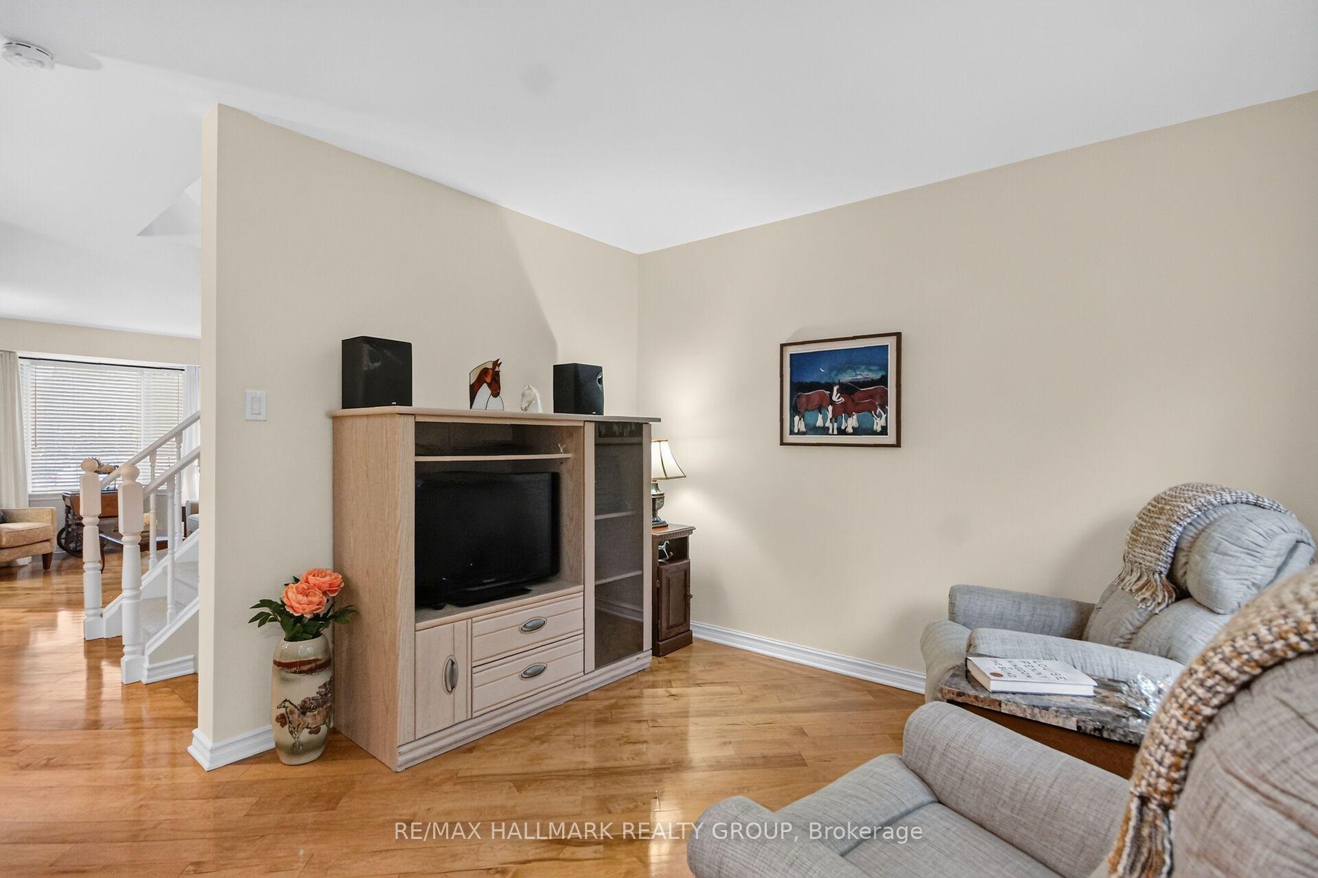 Photo 18 of 12 Ready Way, Ottawa, Barrhaven - Pheasant Run — HOMEH