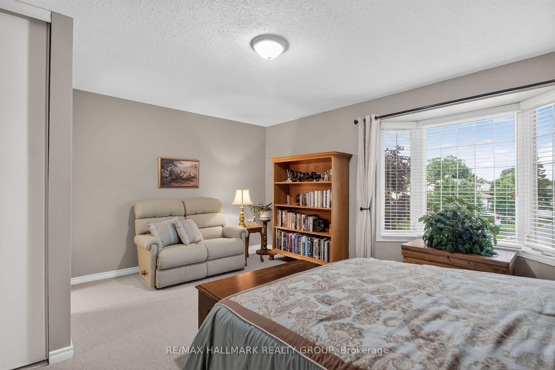 Photo 22 of 12 Ready Way, Ottawa, Barrhaven - Pheasant Run — HOMEH