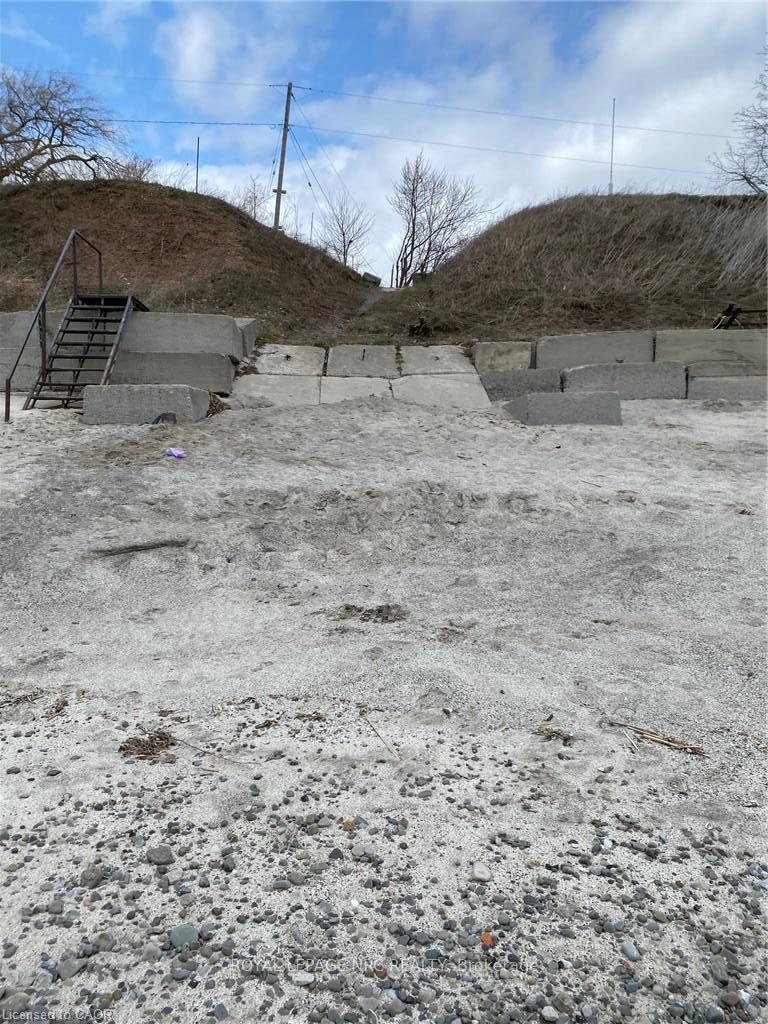 Photo 9 of 20 Warnick Road, Haldimand, Dunnville — HOMEH