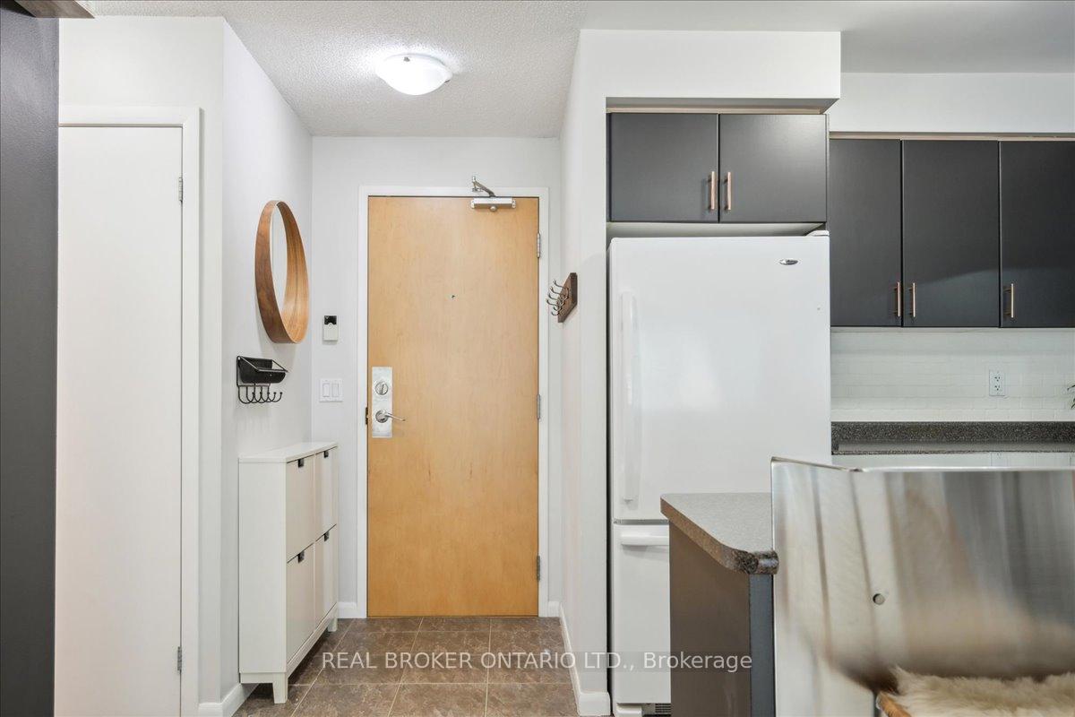 Photo 4 of Unit 608, 185 Legion Road N, Etobicoke, Mimico — HOMEH