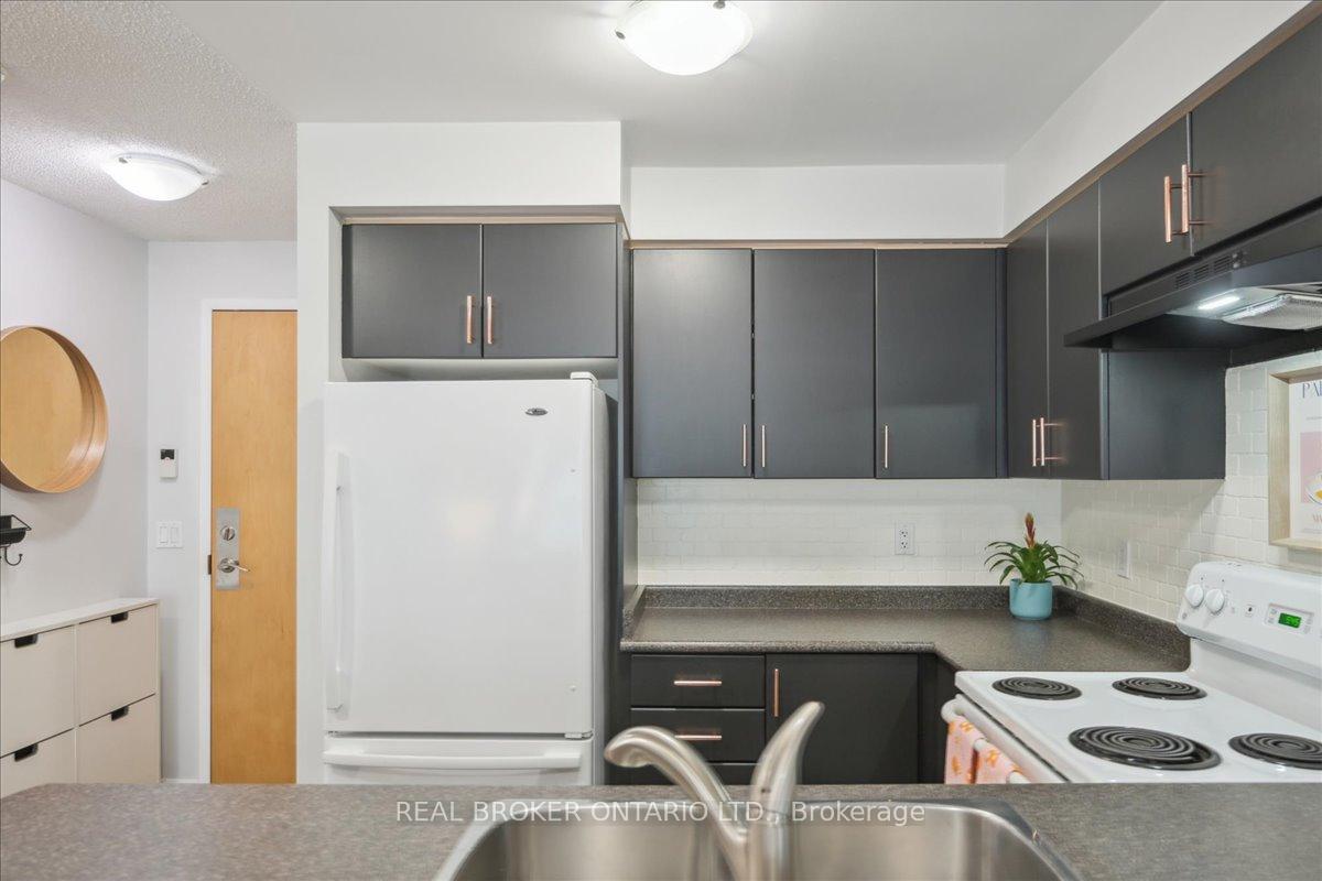 Photo 5 of Unit 608, 185 Legion Road N, Etobicoke, Mimico — HOMEH