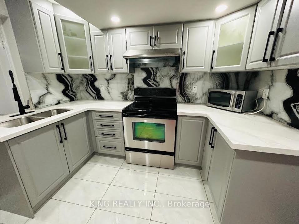Photo 2 of Unit Bsmt, 13 Black Diamond Crescent, Brampton, Credit Valley — HOMEH