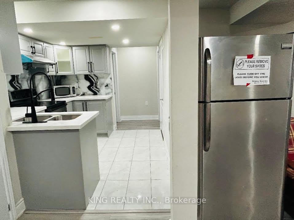 Photo 3 of Unit Bsmt, 13 Black Diamond Crescent, Brampton, Credit Valley — HOMEH