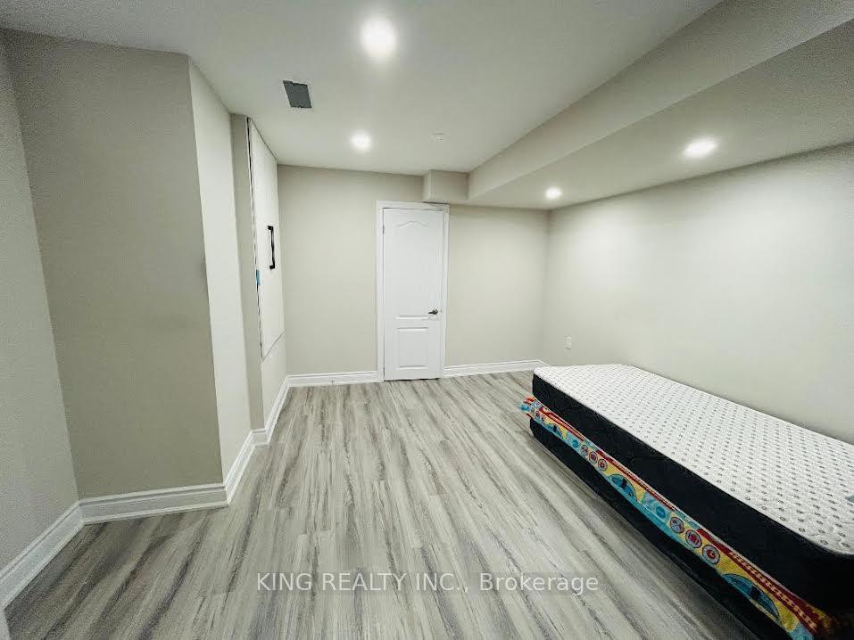 Photo 5 of Unit Bsmt, 13 Black Diamond Crescent, Brampton, Credit Valley — HOMEH