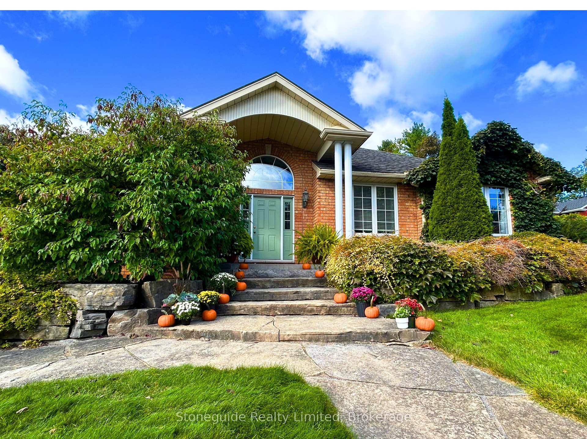 Photo 1 of 1580 College Park Drive, Peterborough, Otonabee Ward 1 — HOMEH