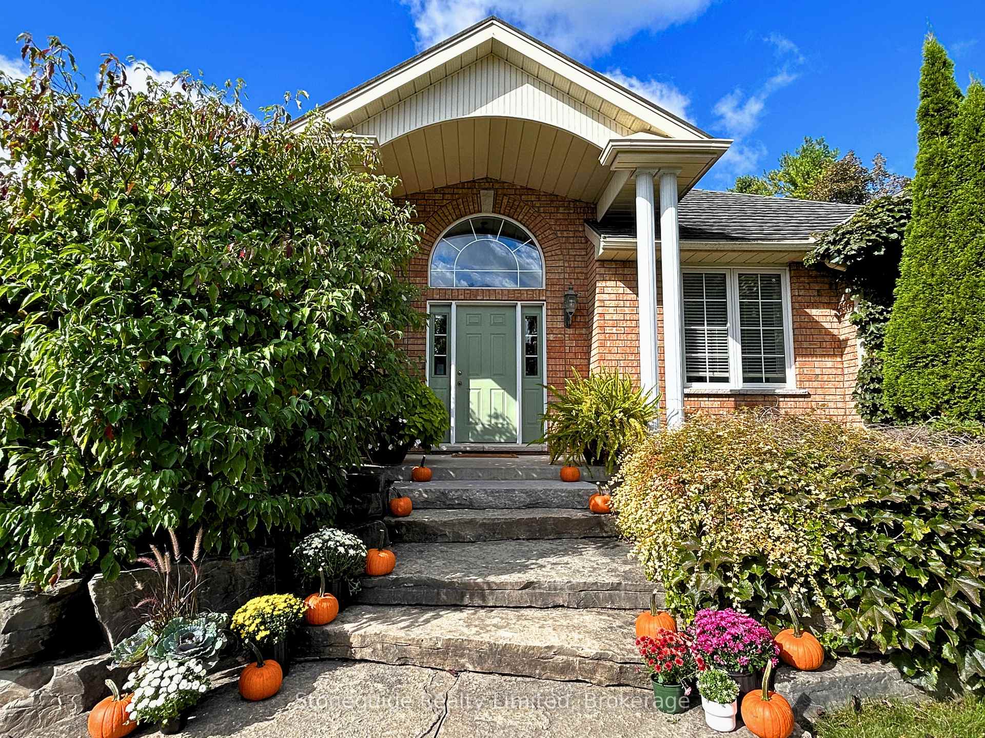 Photo 3 of 1580 College Park Drive, Peterborough, Otonabee Ward 1 — HOMEH