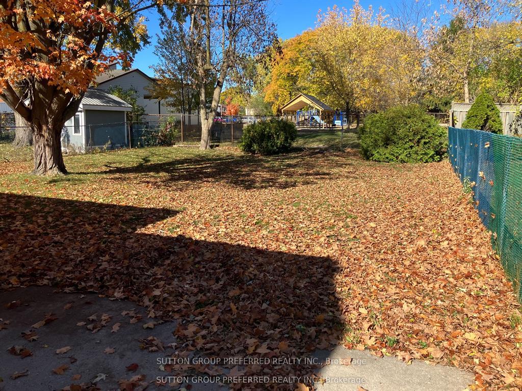 Photo 18 of 1942 Duluth Crescent, London, East I — HOMEH
