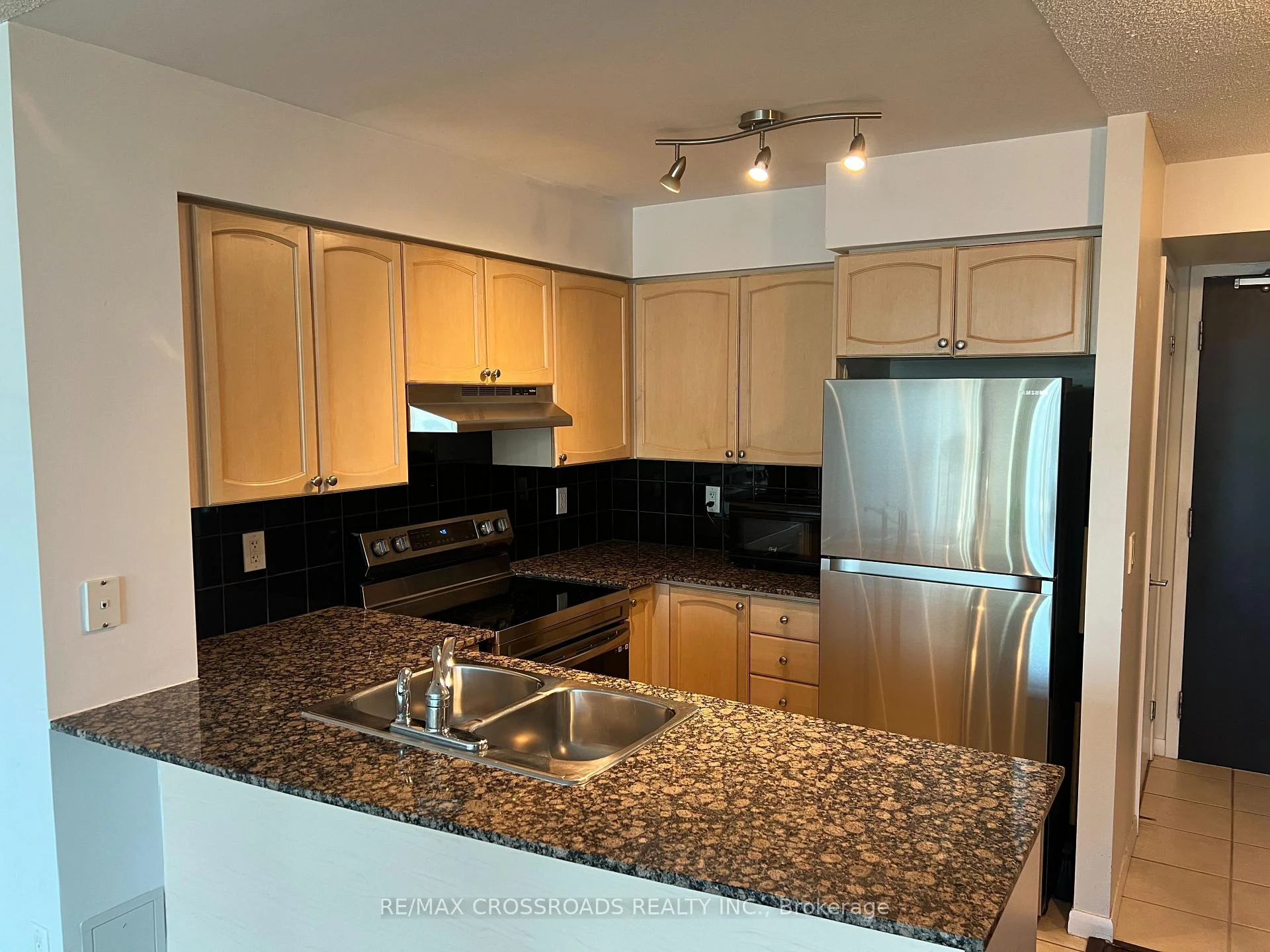 Photo 4 of Unit 1806, 231 Fort York Boulevard, Toronto, Niagara — HOMEH