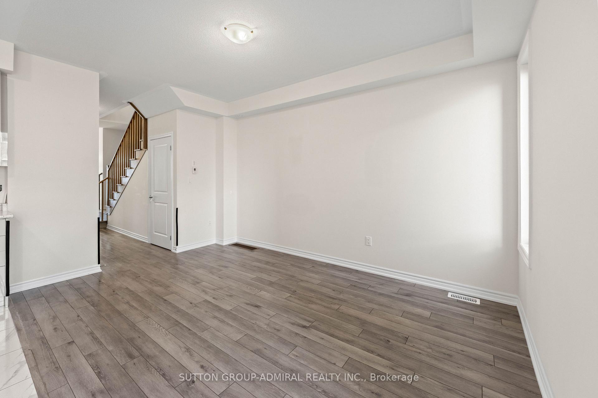 Photo 13 of 4 Rochester Drive, Barrie, Rural Barrie Southeast — HOMEH