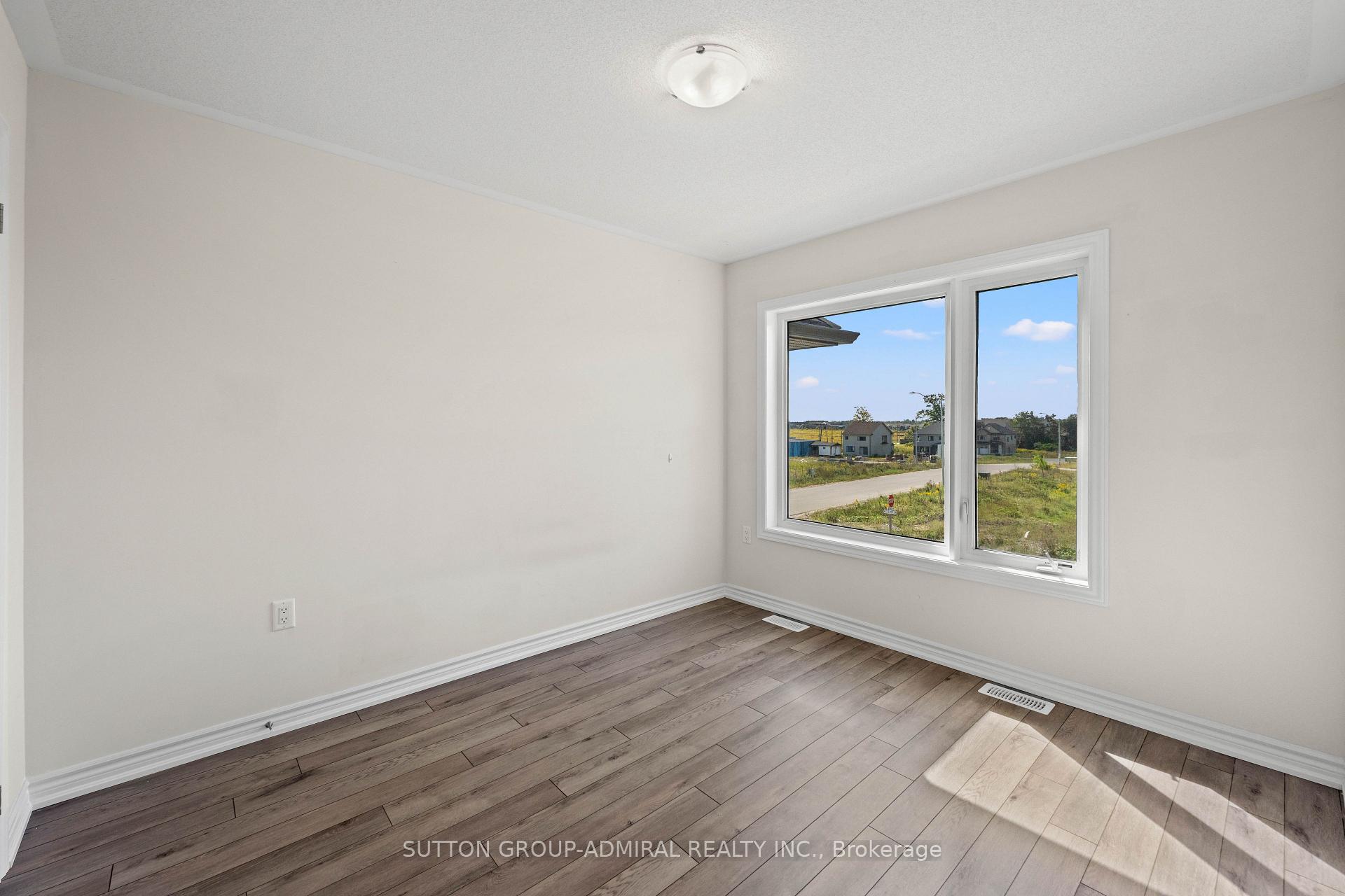 Photo 34 of 4 Rochester Drive, Barrie, Rural Barrie Southeast — HOMEH
