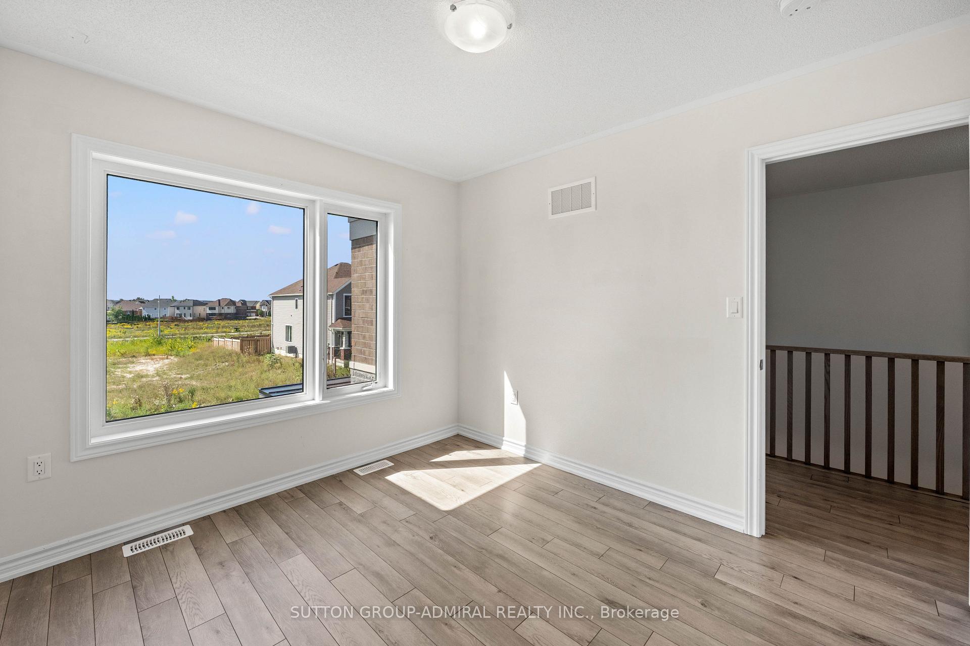 Photo 35 of 4 Rochester Drive, Barrie, Rural Barrie Southeast — HOMEH