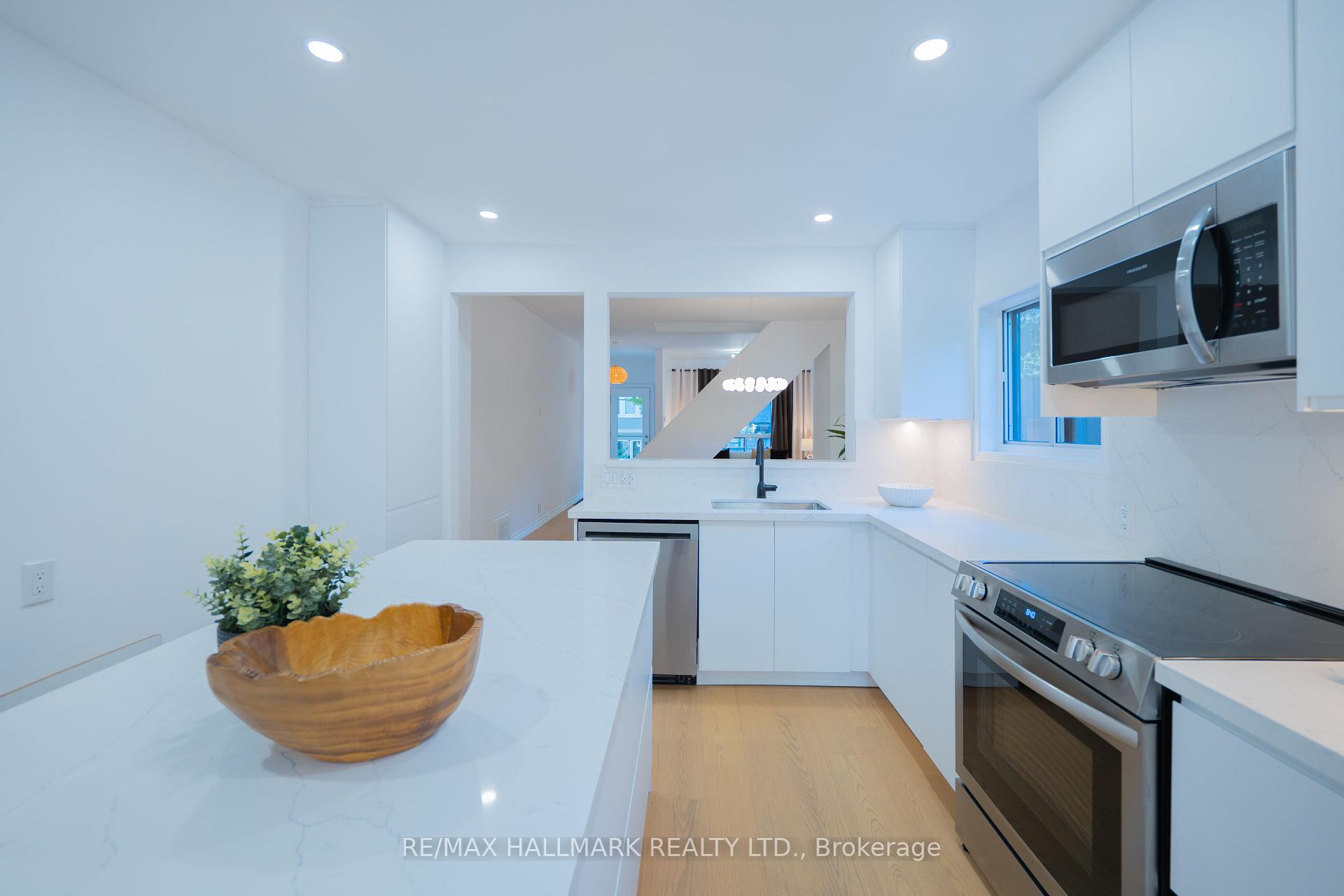 Photo 18 of 592 Logan Avenue, Toronto, North Riverdale — HOMEH
