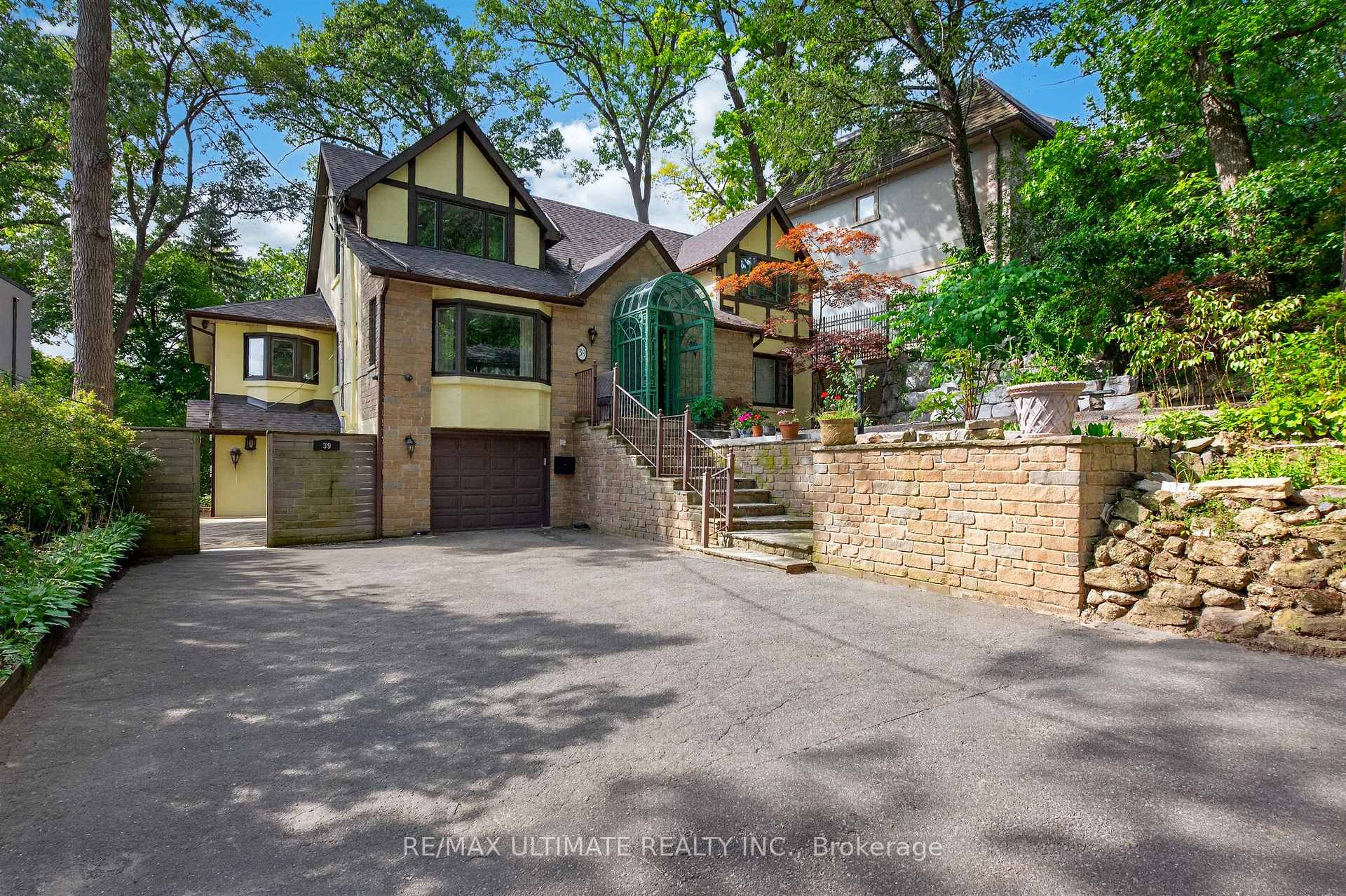 Photo 1 of Unit Upper, 39 Riverside Crescent, Toronto, High Park-Swansea — HOMEH
