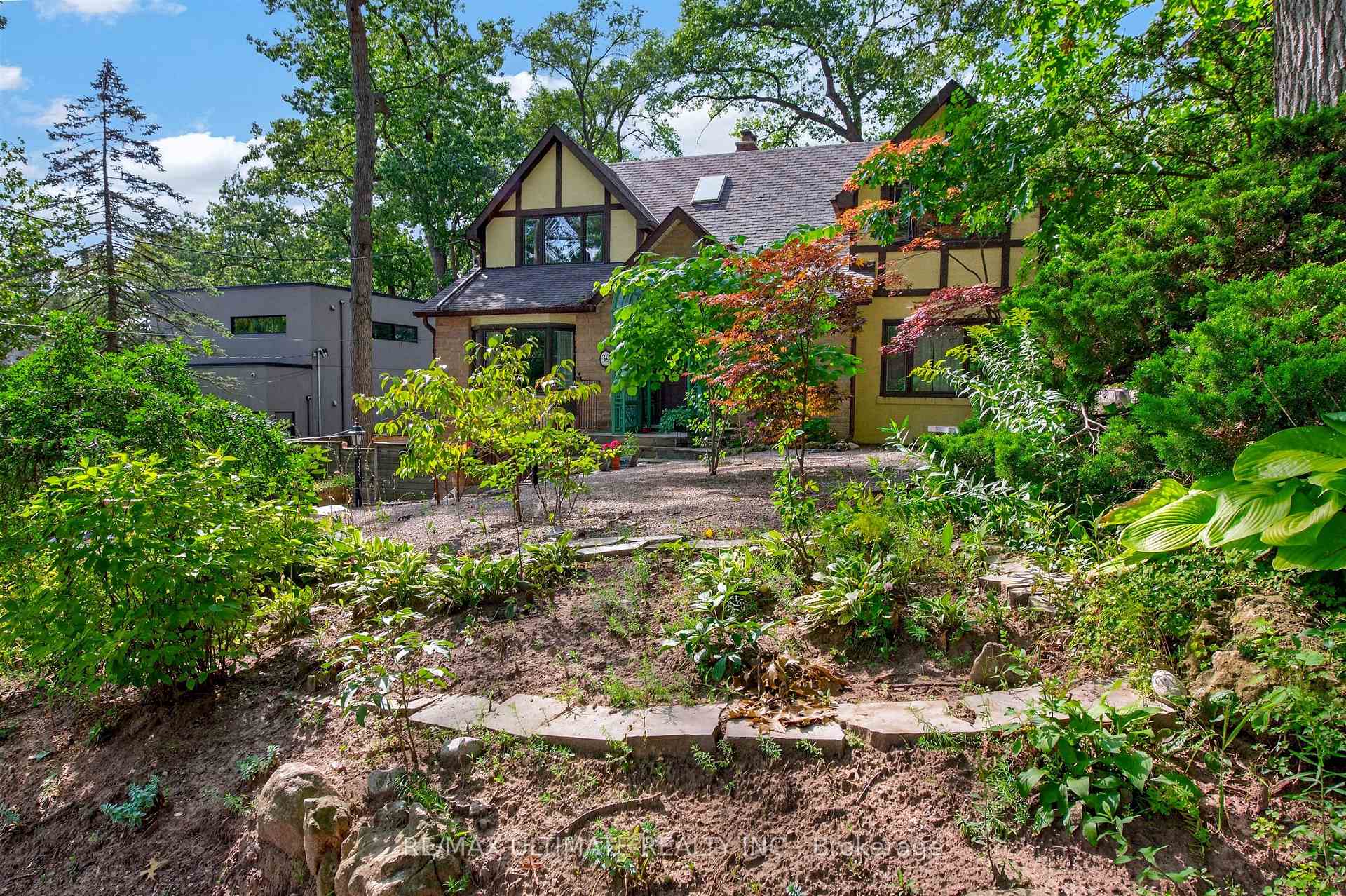 Photo 2 of Unit Upper, 39 Riverside Crescent, Toronto, High Park-Swansea — HOMEH