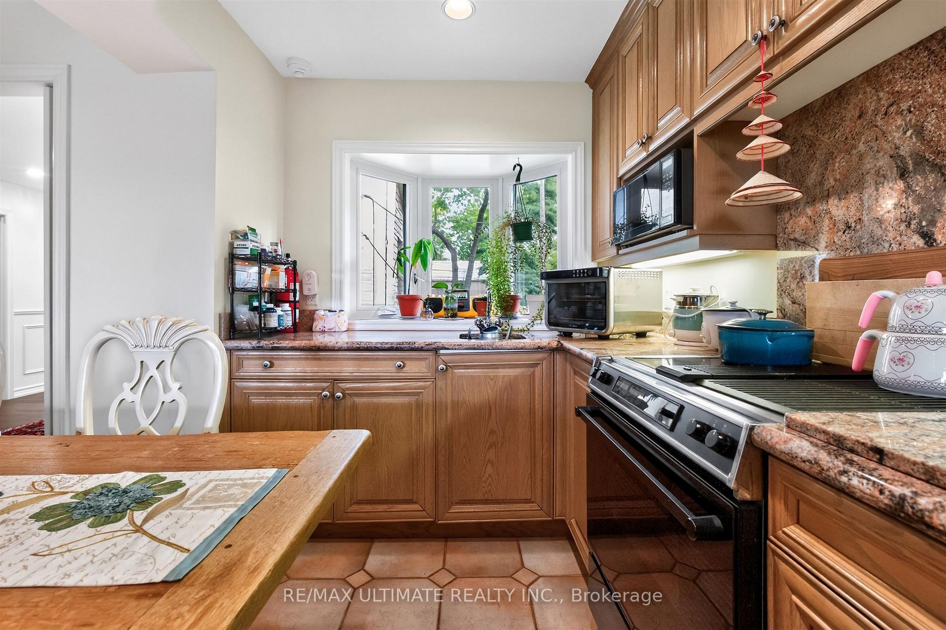 Photo 10 of Unit Upper, 39 Riverside Crescent, Toronto, High Park-Swansea — HOMEH