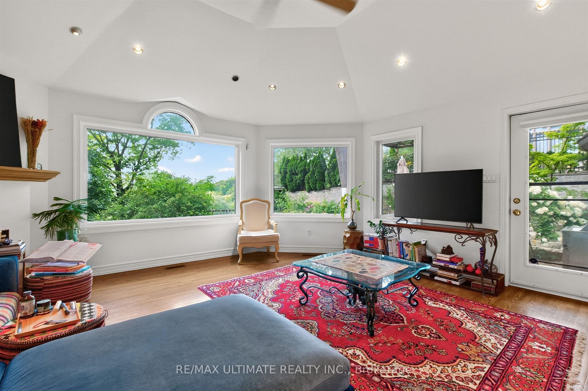 Photo 13 of Unit Upper, 39 Riverside Crescent, Toronto, High Park-Swansea — HOMEH