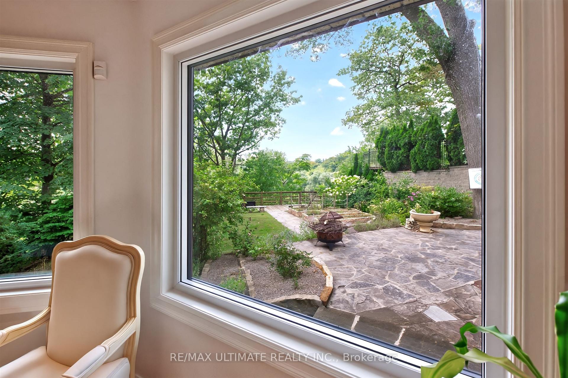 Photo 14 of Unit Upper, 39 Riverside Crescent, Toronto, High Park-Swansea — HOMEH
