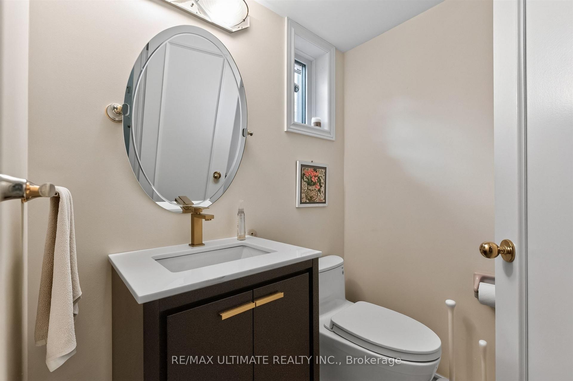 Photo 16 of Unit Upper, 39 Riverside Crescent, Toronto, High Park-Swansea — HOMEH