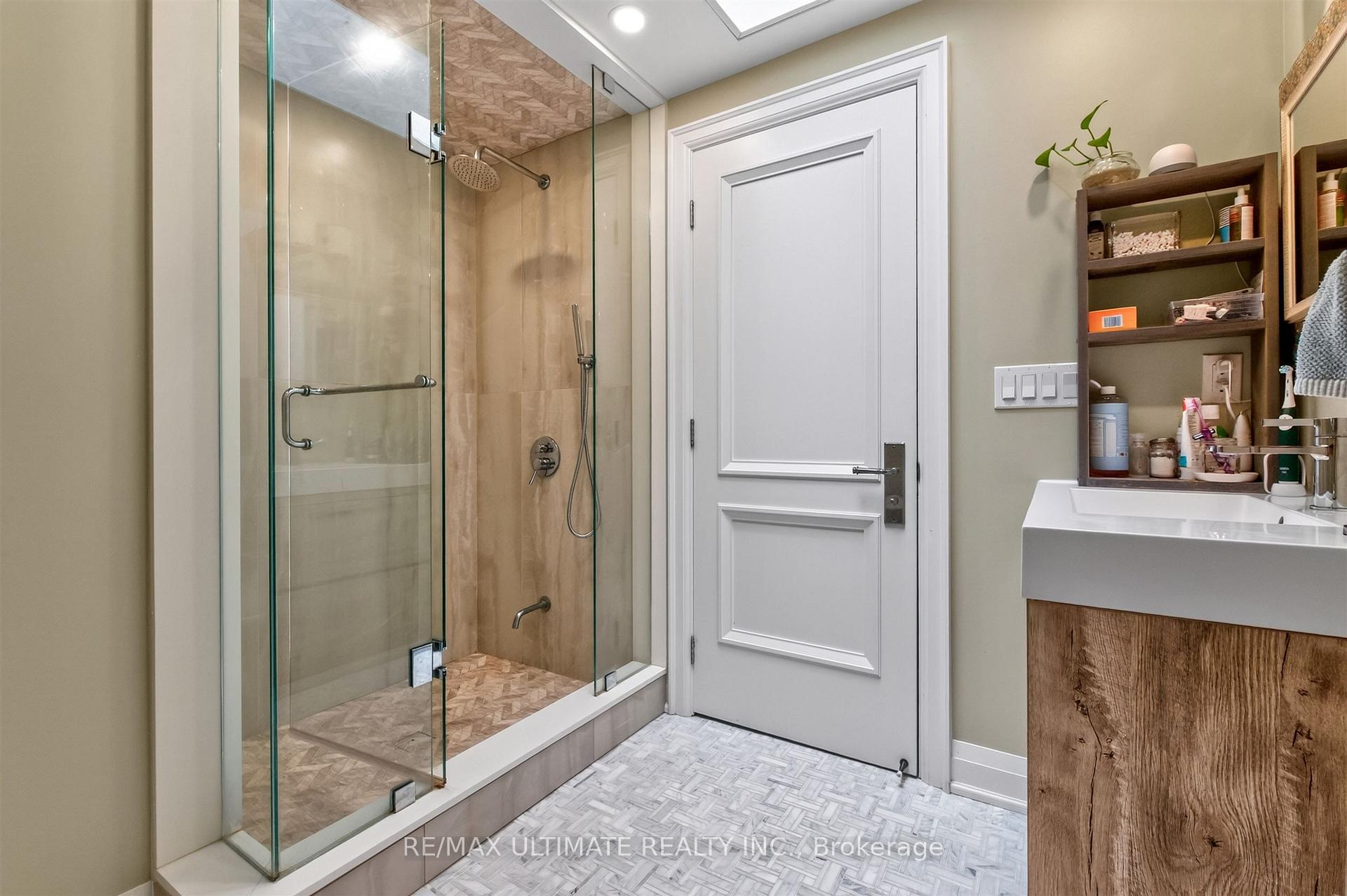 Photo 26 of Unit Upper, 39 Riverside Crescent, Toronto, High Park-Swansea — HOMEH