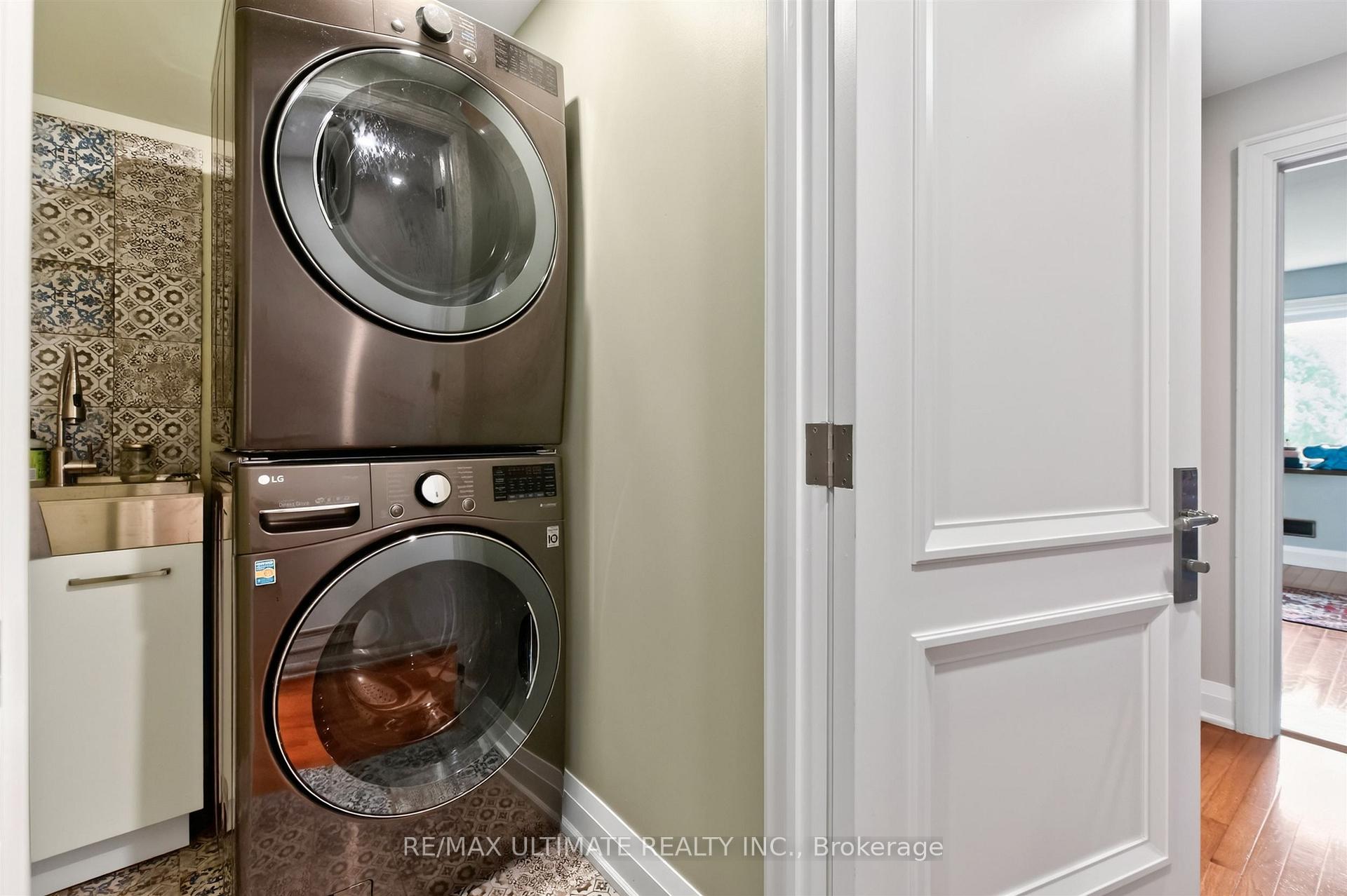 Photo 27 of Unit Upper, 39 Riverside Crescent, Toronto, High Park-Swansea — HOMEH