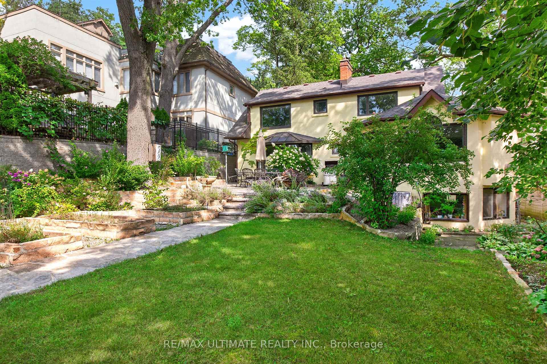 Photo 32 of Unit Upper, 39 Riverside Crescent, Toronto, High Park-Swansea — HOMEH