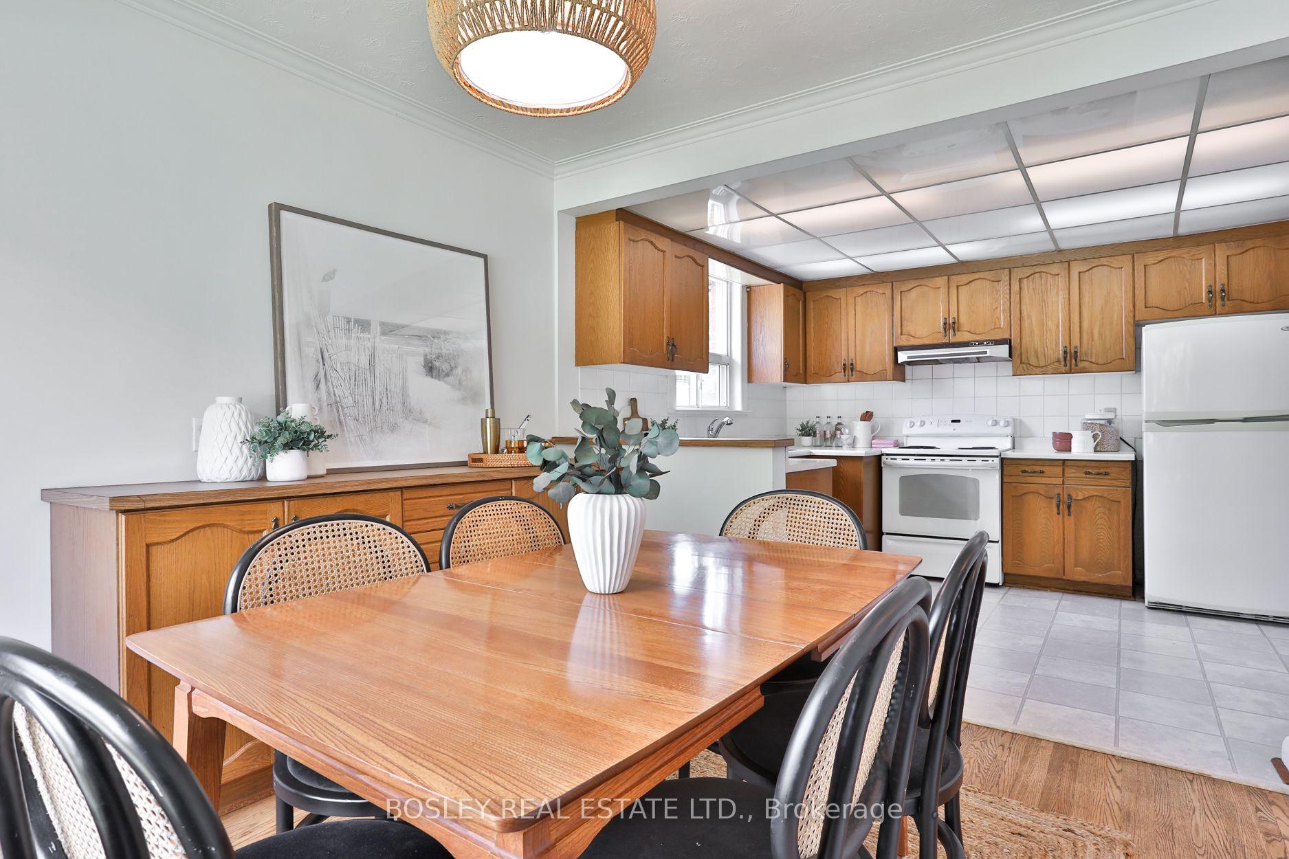 Photo 10 of 69 Ravenscrest Drive, Etobicoke, Princess-Rosethorn — HOMEH