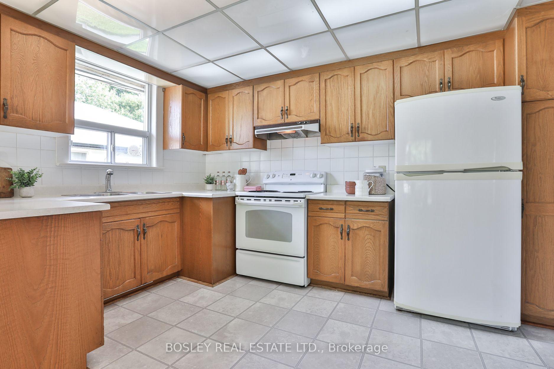Photo 12 of 69 Ravenscrest Drive, Etobicoke, Princess-Rosethorn — HOMEH