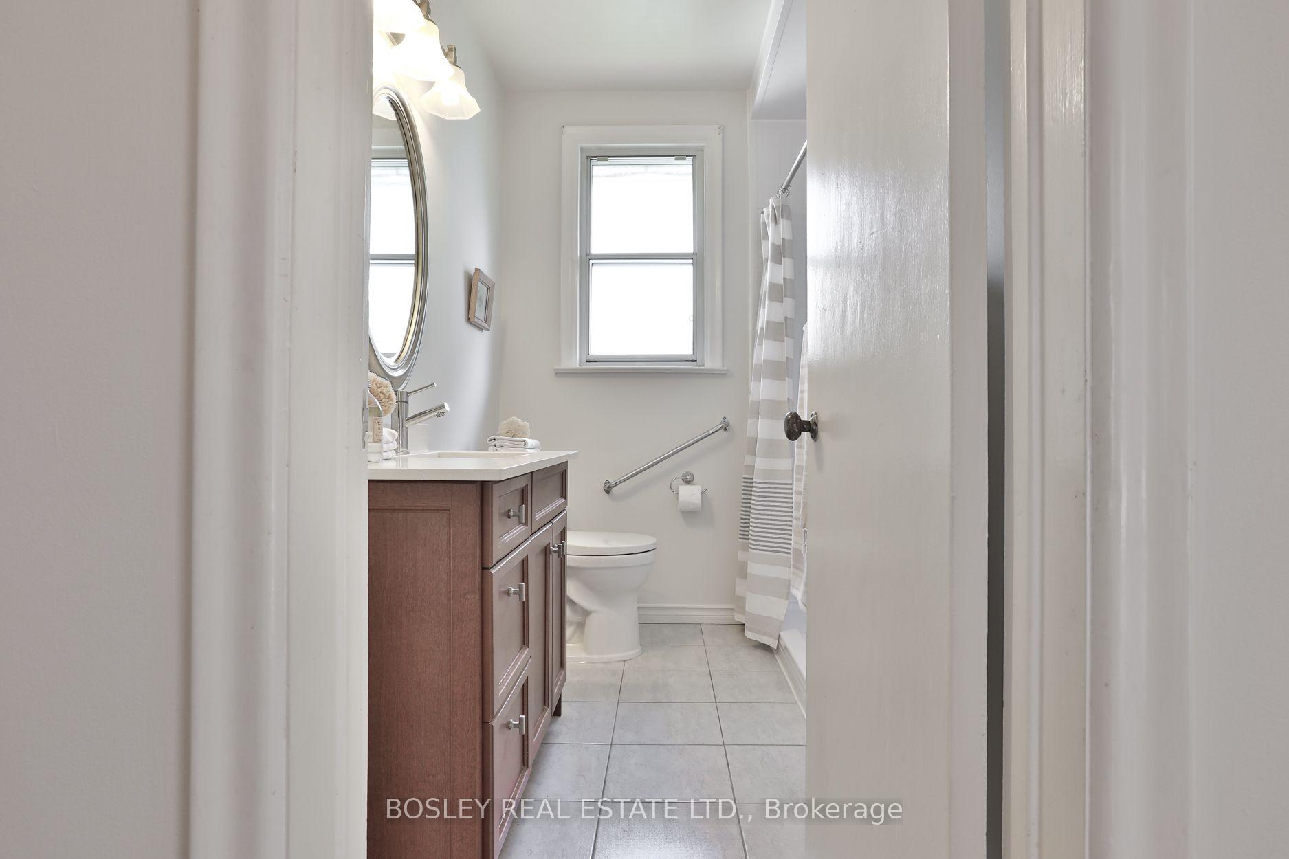 Photo 13 of 69 Ravenscrest Drive, Etobicoke, Princess-Rosethorn — HOMEH