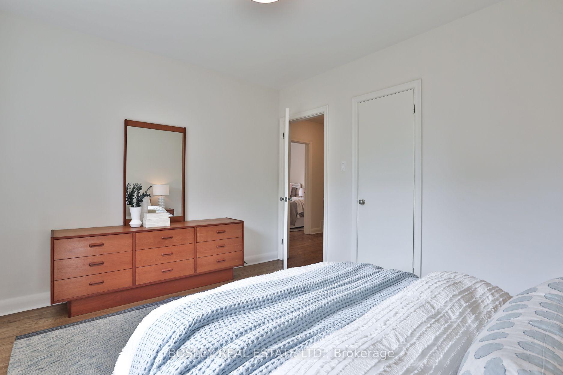 Photo 17 of 69 Ravenscrest Drive, Etobicoke, Princess-Rosethorn — HOMEH