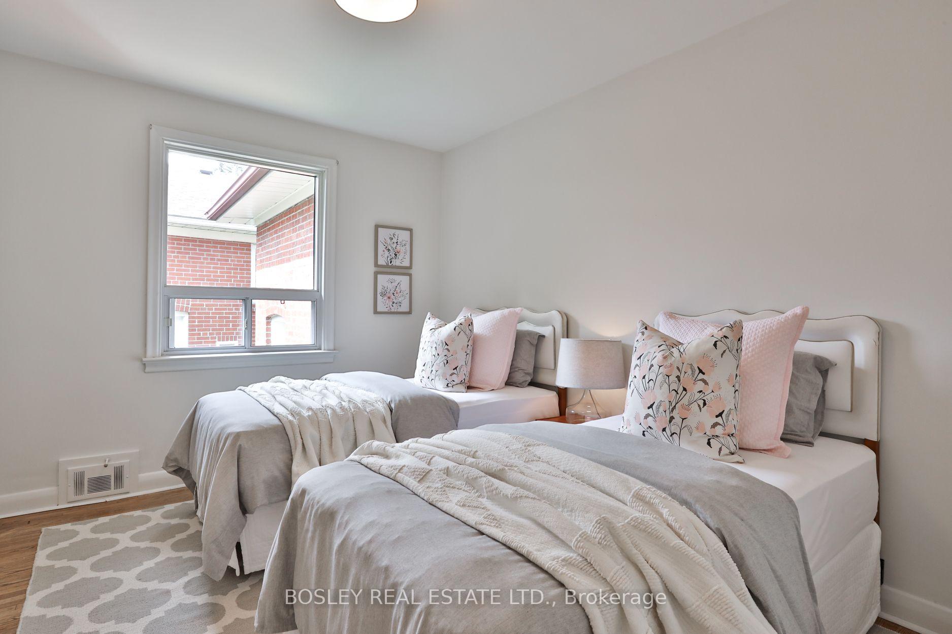 Photo 21 of 69 Ravenscrest Drive, Etobicoke, Princess-Rosethorn — HOMEH