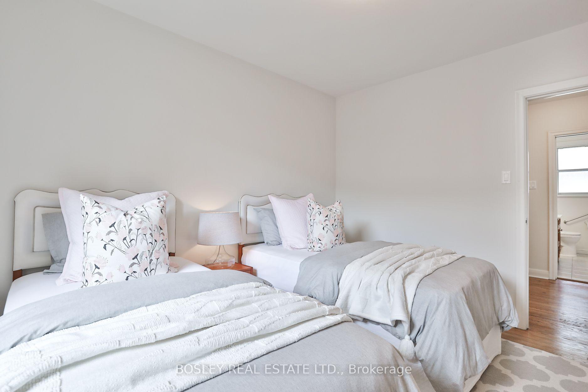 Photo 23 of 69 Ravenscrest Drive, Etobicoke, Princess-Rosethorn — HOMEH