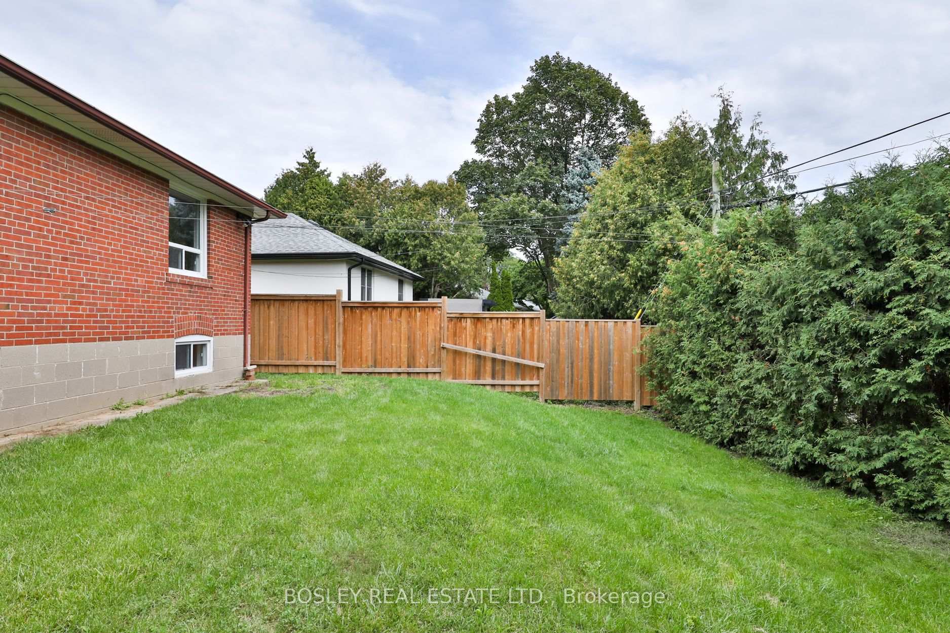 Photo 37 of 69 Ravenscrest Drive, Etobicoke, Princess-Rosethorn — HOMEH