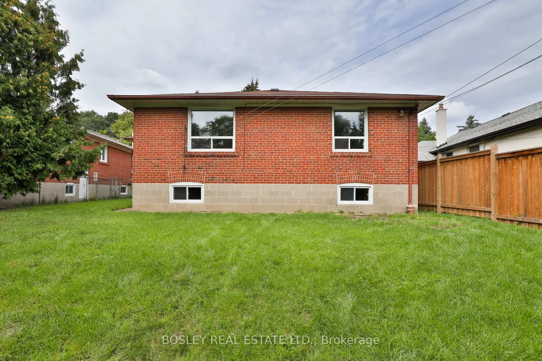 Photo 34 of 69 Ravenscrest Drive, Etobicoke, Princess-Rosethorn — HOMEH