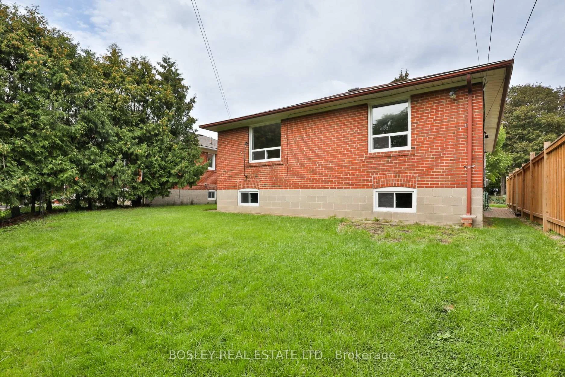 Photo 35 of 69 Ravenscrest Drive, Etobicoke, Princess-Rosethorn — HOMEH