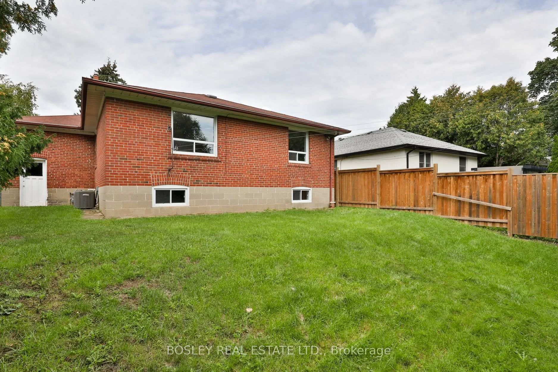 Photo 36 of 69 Ravenscrest Drive, Etobicoke, Princess-Rosethorn — HOMEH