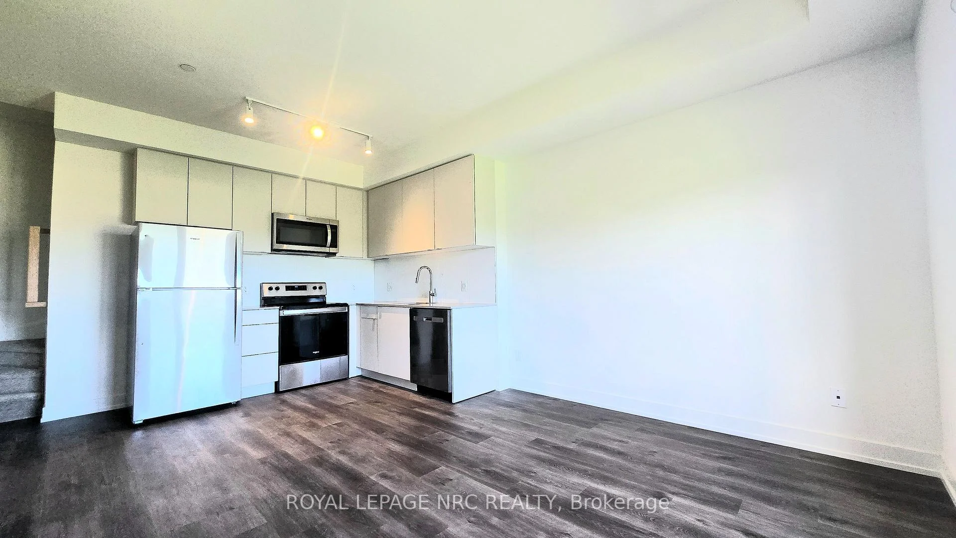 Photo 9 of Unit 305B, 16 Melbourne Avenue, St. Catharines, E. Chester — HOMEH